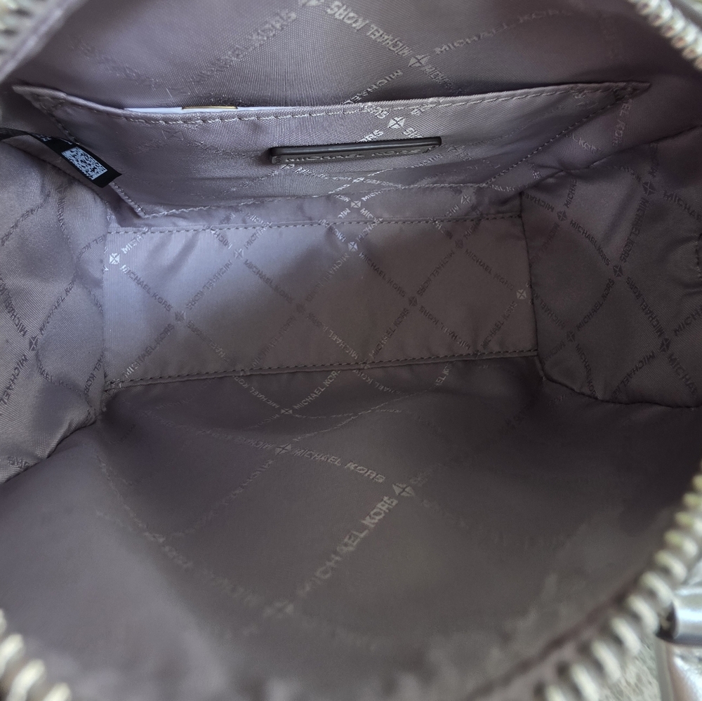 Michael Kors Small Airplane White Duffle Crossbody - Picture 5 of 9